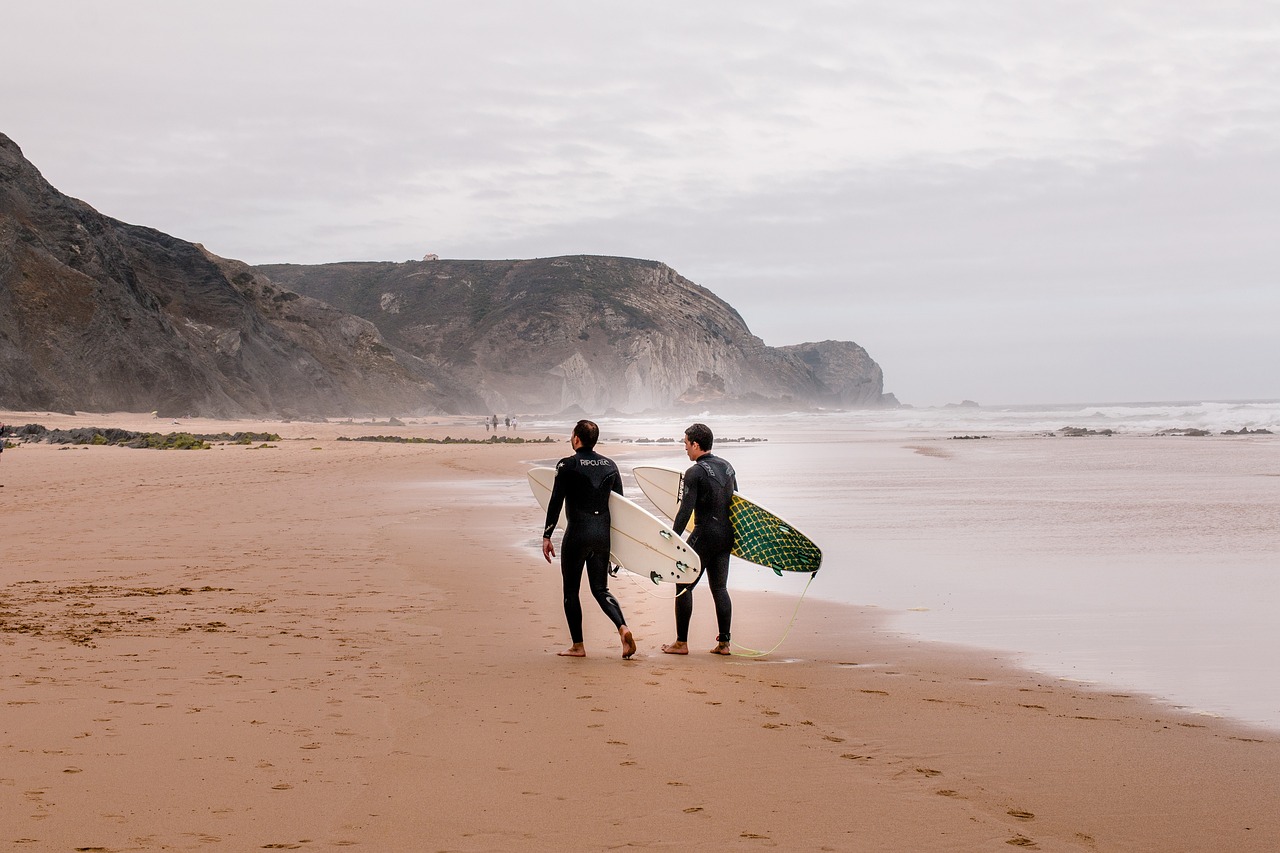 cascais surfers