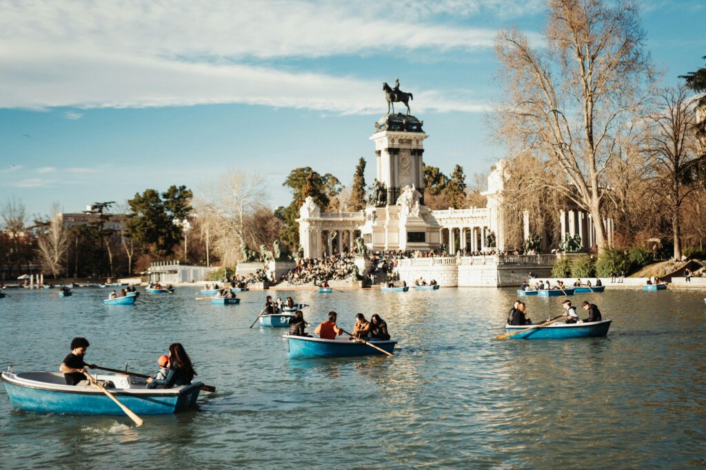 park retiro lake with rowboats