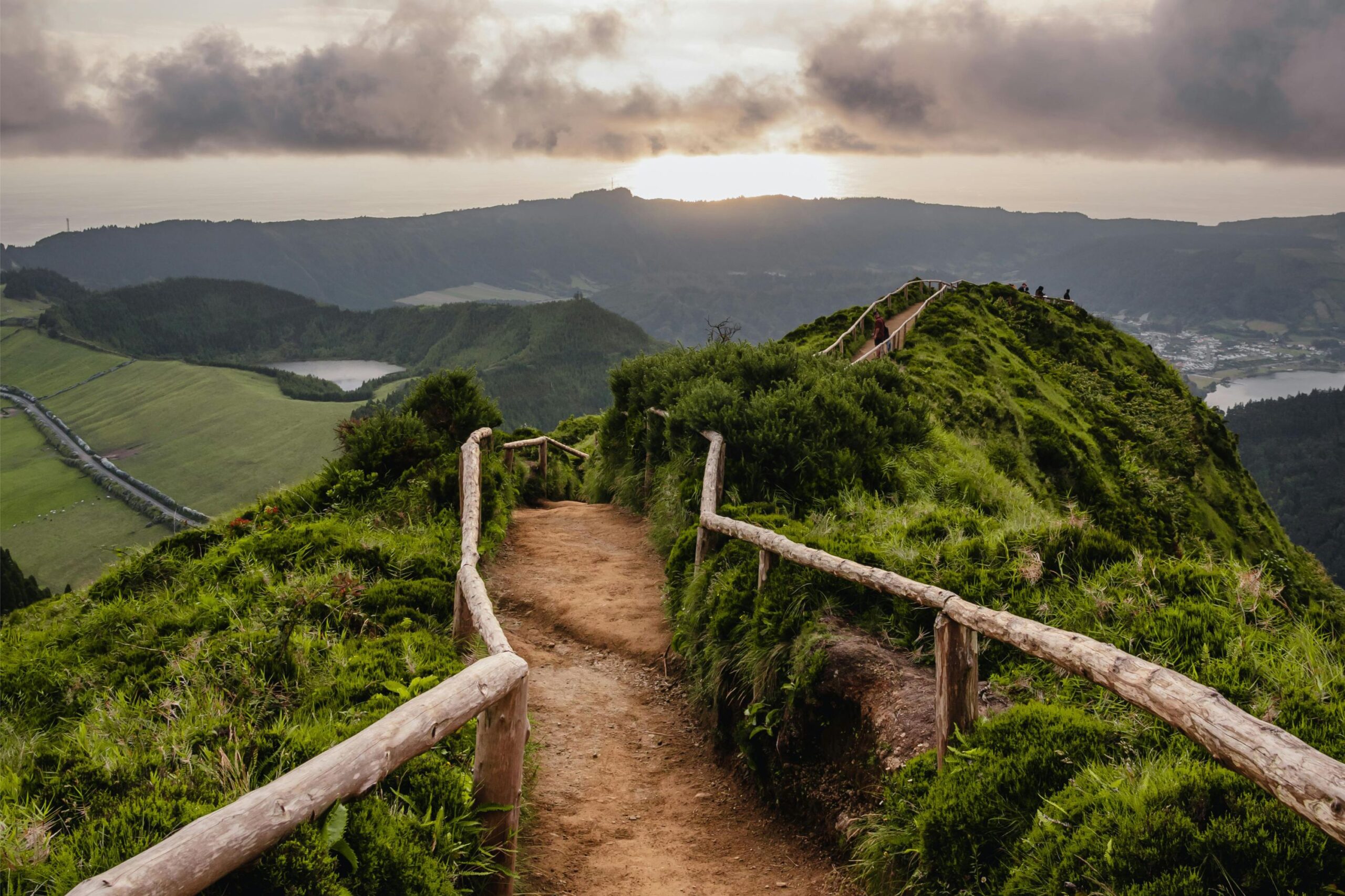 hiking trail on azores moutain