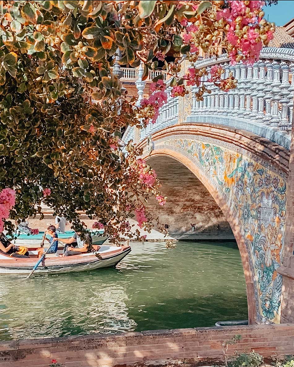 rowboat in plaza espana