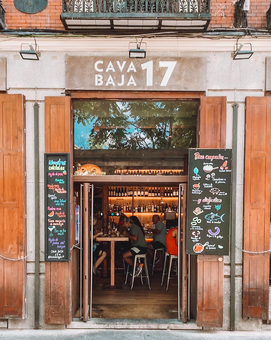 tapas bar on calle cava baja