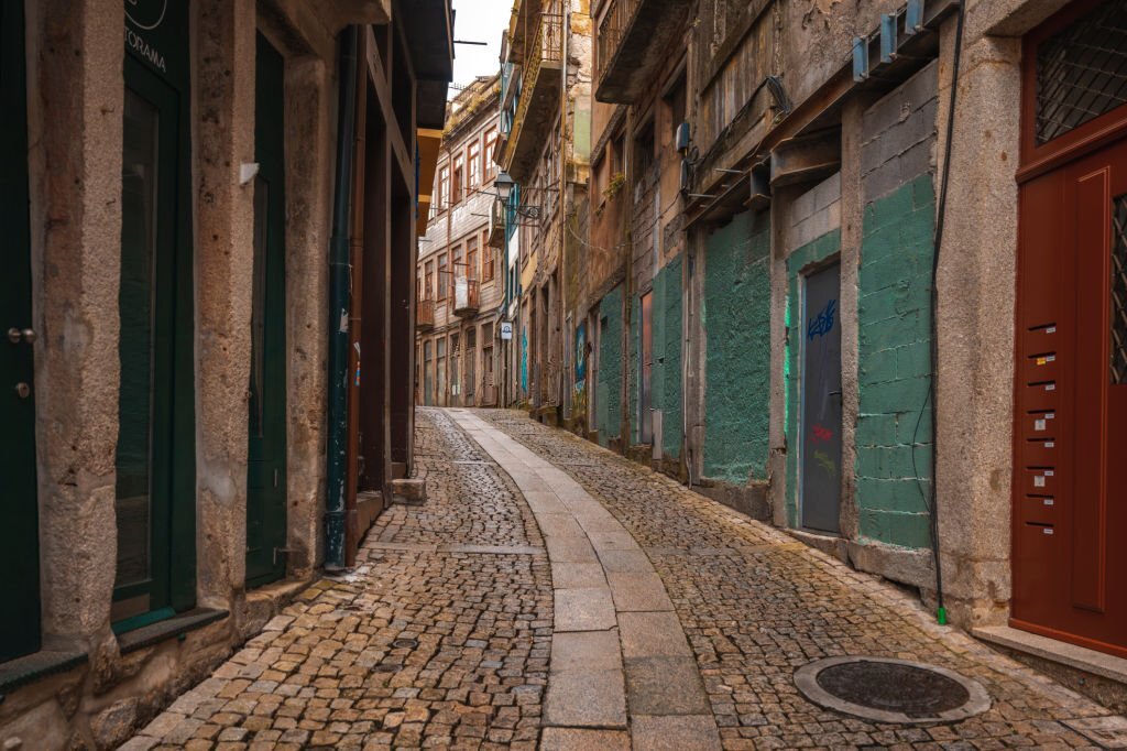 porto winding alleys