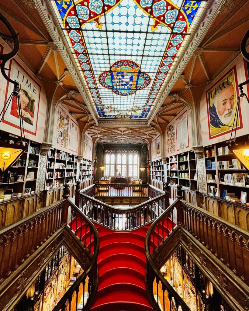 livaria lello upstairs