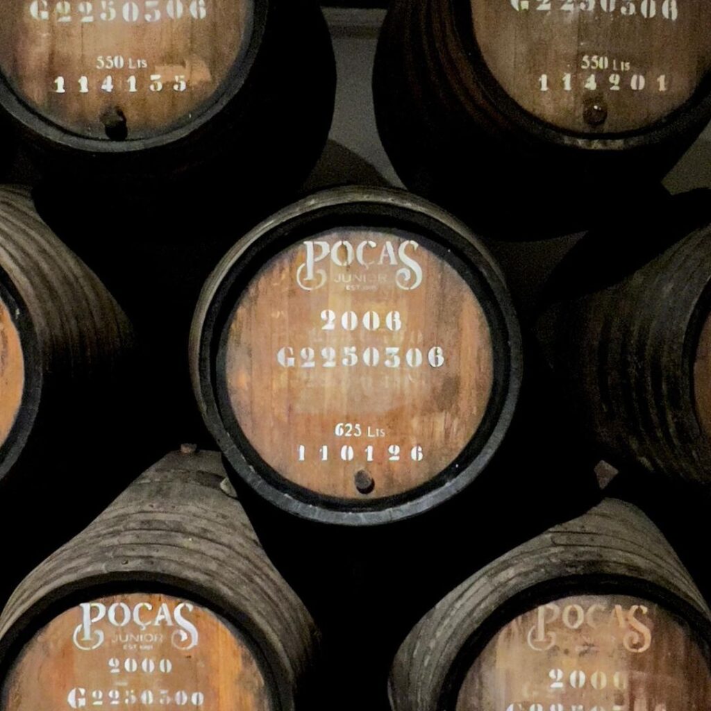 pocas vinhos barrels