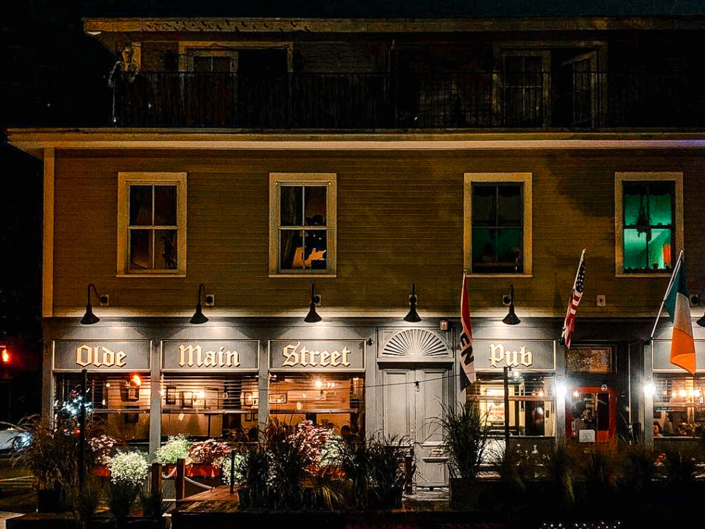 olde main street pub on an october evening in salem