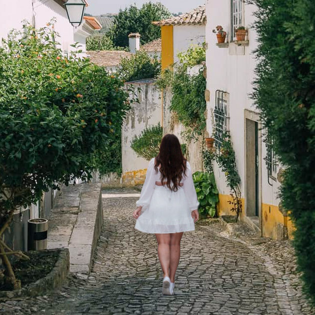 solo traveler in obidos