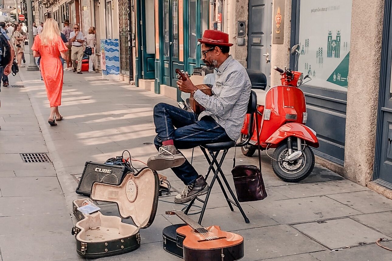 street musician in porto