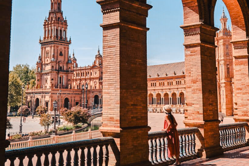 Solo traveler exploring Plaza Espana